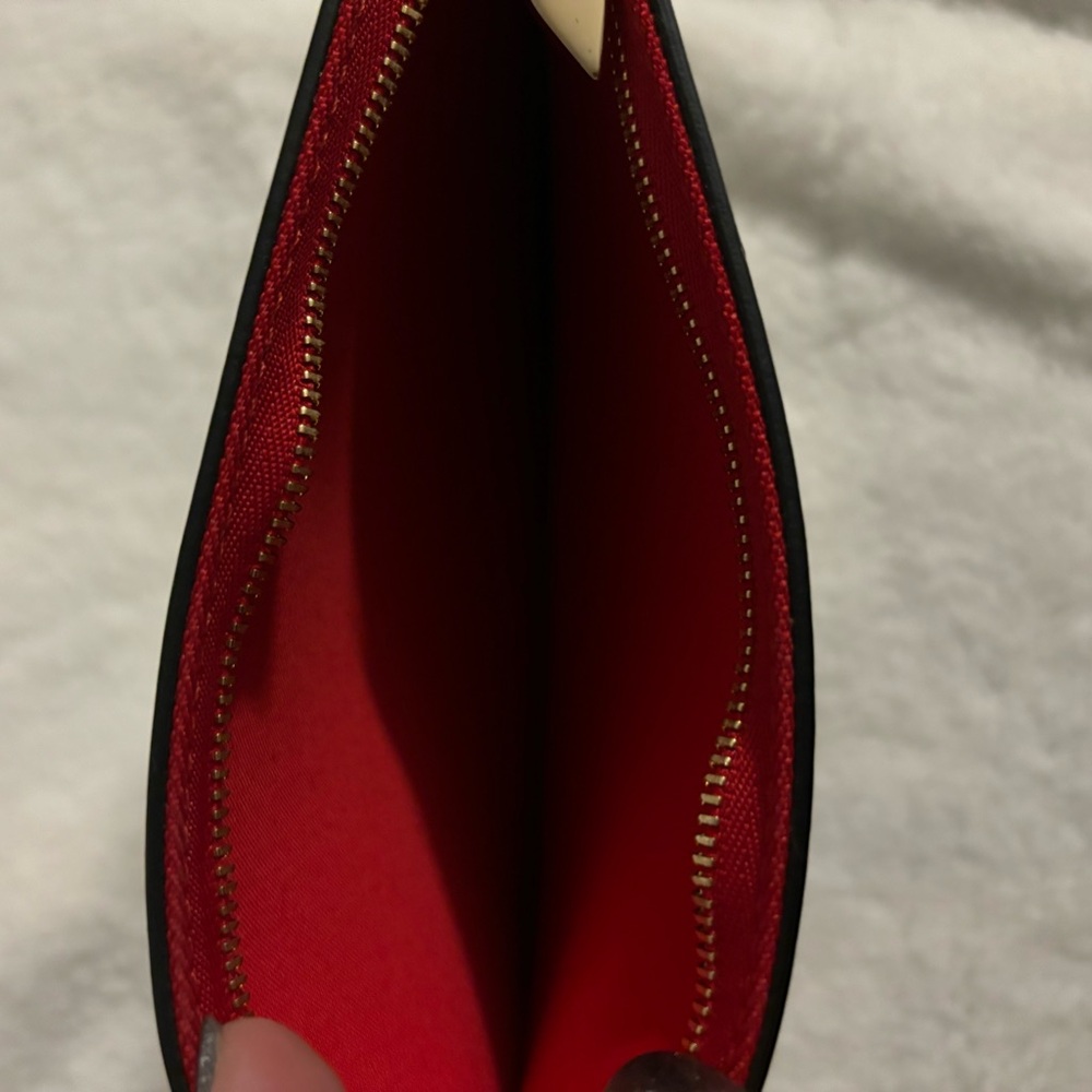 CHRISTIAN LOUBOUTIN 
Nappa Embossed Small East West Cabata Tote White
Size - Picture 2 of 7